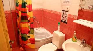 Хостел Arbuz Hostel Тверь Одноместный номер с общим душем и туалетом-4