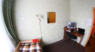 Хостел Arbuz Hostel Тверь Одноместный номер с общим душем и туалетом-5