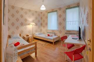 Хостел Arbuz Hostel Тверь Односпальная кровать в общем номере с 2 кроватями-4