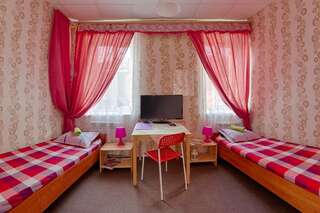 Хостел Arbuz Hostel Тверь Односпальная кровать в общем номере с 2 кроватями-2