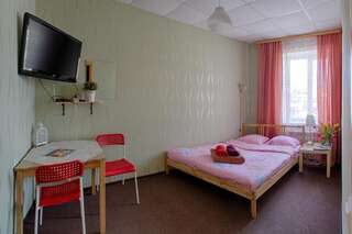 Хостел Arbuz Hostel Тверь Двухместный номер с 1 кроватью и общей ванной комнатой-6