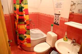 Хостел Arbuz Hostel Тверь Стандартный одноместный номер с общей ванной комнатой-1
